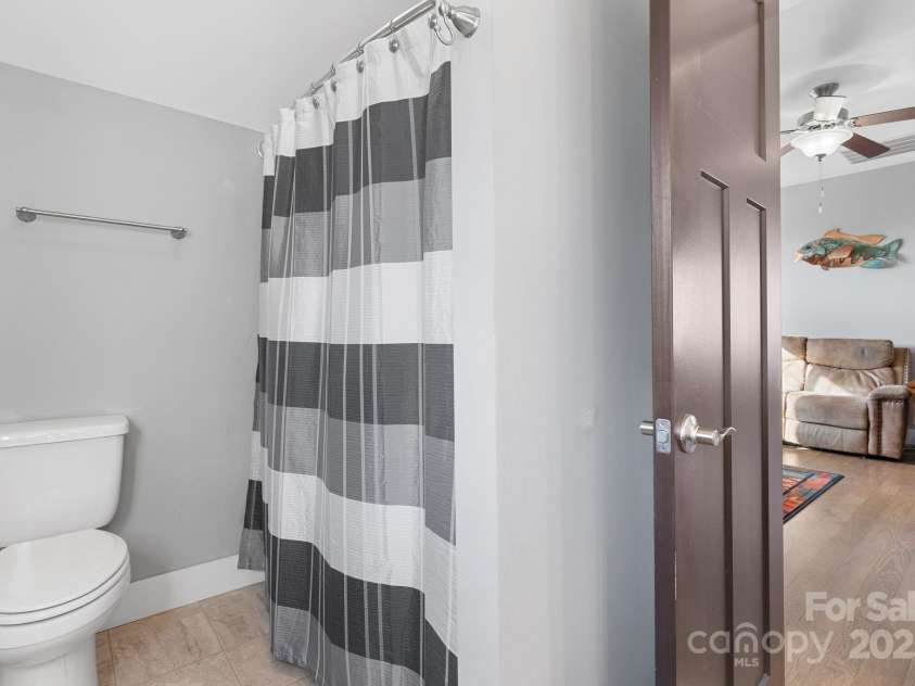 6 Temujin Drive, Leicester, NC 28748.  MLS# CAR4285175, YatesRealty ID 1252. Upstairs Bath