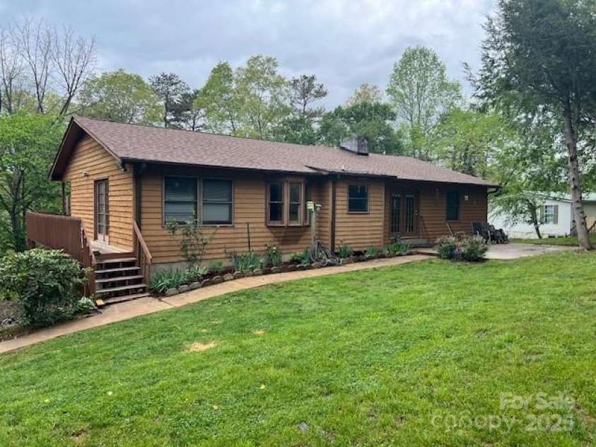 35 Upper Moffitt Road, Asheville, NC 28805.  MLS# CAR4251126, YatesRealty ID 12522. 