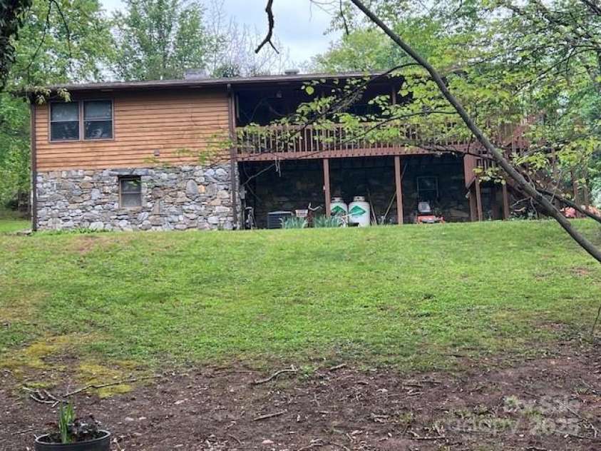 35 Upper Moffitt Road, Asheville, NC 28805.  MLS# CAR4251126, YatesRealty ID 12522. 