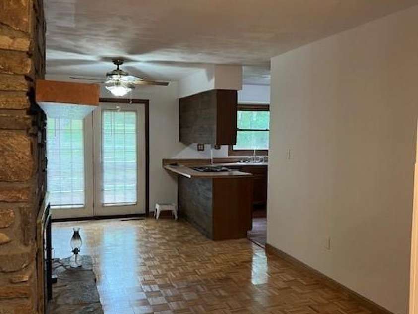 35 Upper Moffitt Road, Asheville, NC 28805.  MLS# CAR4251126, YatesRealty ID 12522. 