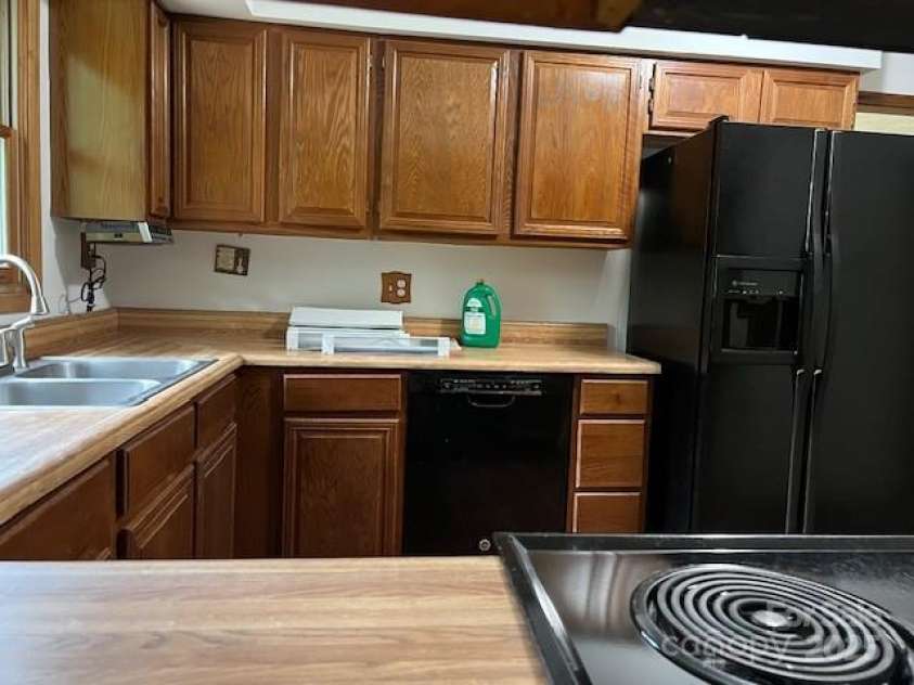 35 Upper Moffitt Road, Asheville, NC 28805.  MLS# CAR4251126, YatesRealty ID 12522. 