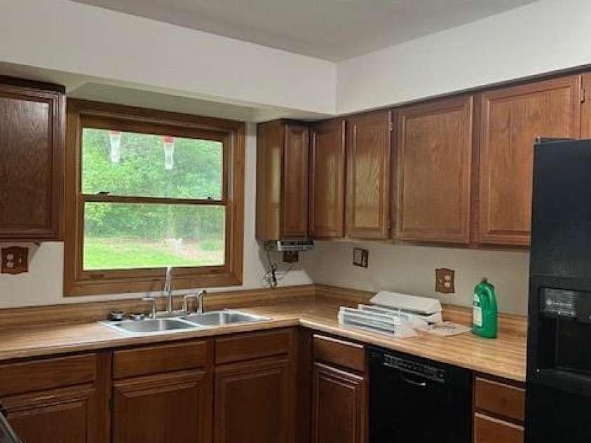 35 Upper Moffitt Road, Asheville, NC 28805.  MLS# CAR4251126, YatesRealty ID 12522. 