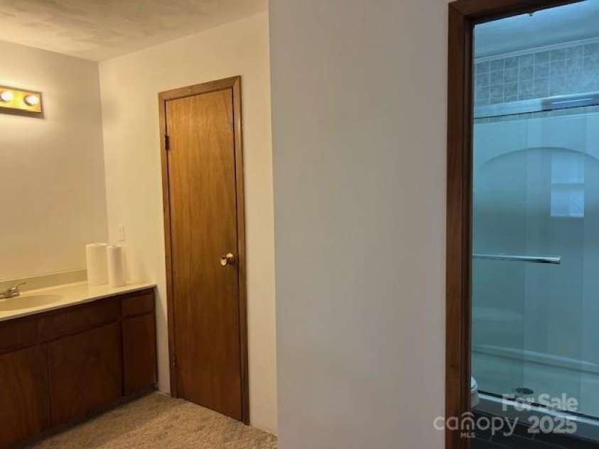 35 Upper Moffitt Road, Asheville, NC 28805.  MLS# CAR4251126, YatesRealty ID 12522. 