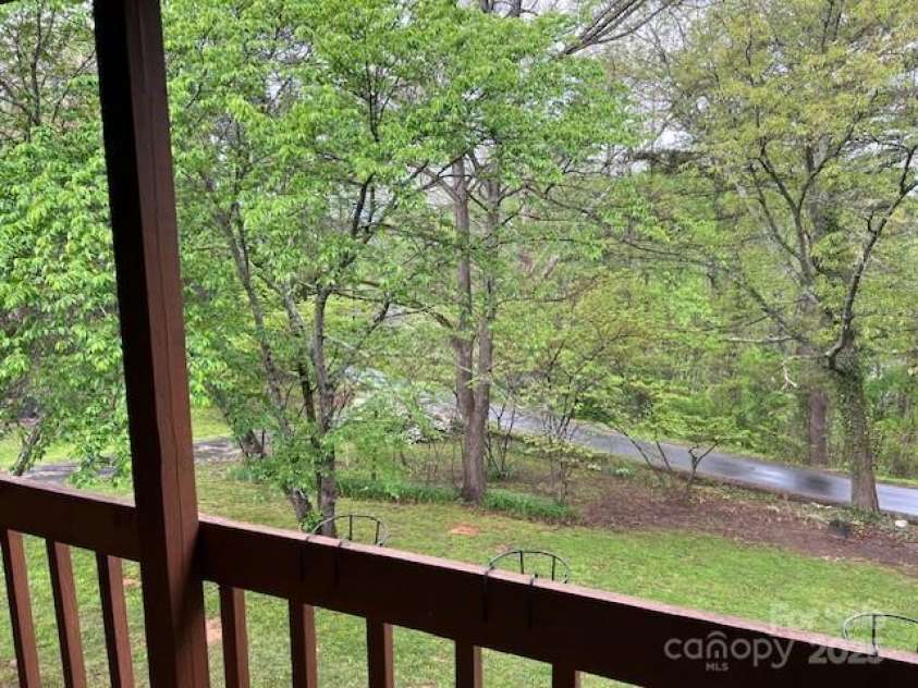 35 Upper Moffitt Road, Asheville, NC 28805.  MLS# CAR4251126, YatesRealty ID 12522. 