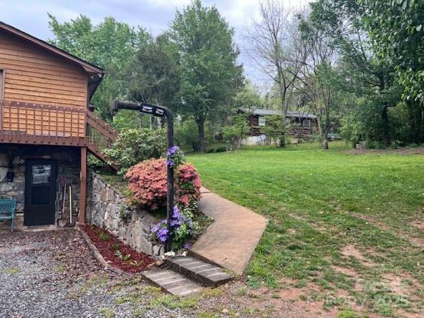 35 Upper Moffitt Road, Asheville, NC 28805.  MLS# CAR4251126, YatesRealty ID 12522. 