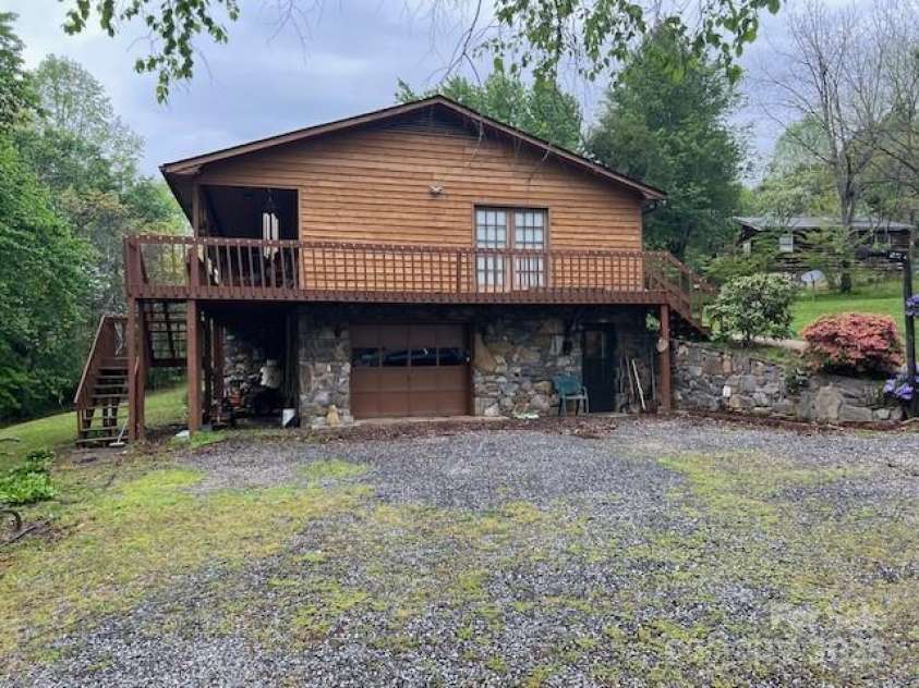 35 Upper Moffitt Road, Asheville, NC 28805.  MLS# CAR4251126, YatesRealty ID 12522. 