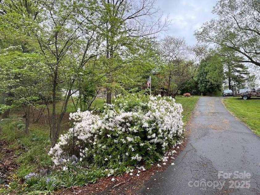 35 Upper Moffitt Road, Asheville, NC 28805.  MLS# CAR4251126, YatesRealty ID 12522. 