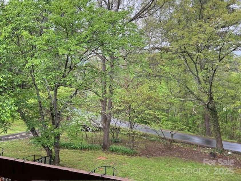 35 Upper Moffitt Road, Asheville, NC 28805.  MLS# CAR4251126, YatesRealty ID 12522. 