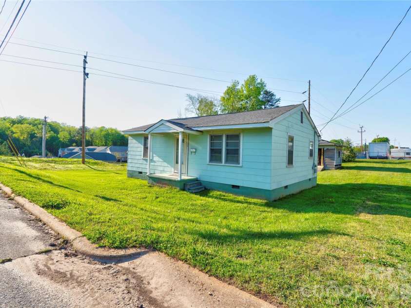 110 Owens Street, Kings Mountain, NC 28086.  MLS# CAR4365519, YatesRealty ID 12523. 