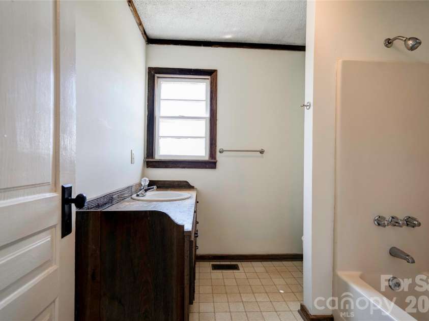 401 Belwood Lawndale Road, Lawndale, NC 28090.  MLS# CAR4357777, YatesRealty ID 12524. 
