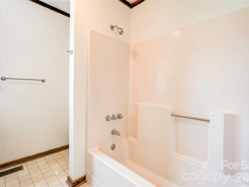 401 Belwood Lawndale Road, Lawndale, NC 28090.  MLS# CAR4357777, YatesRealty ID 12524. 