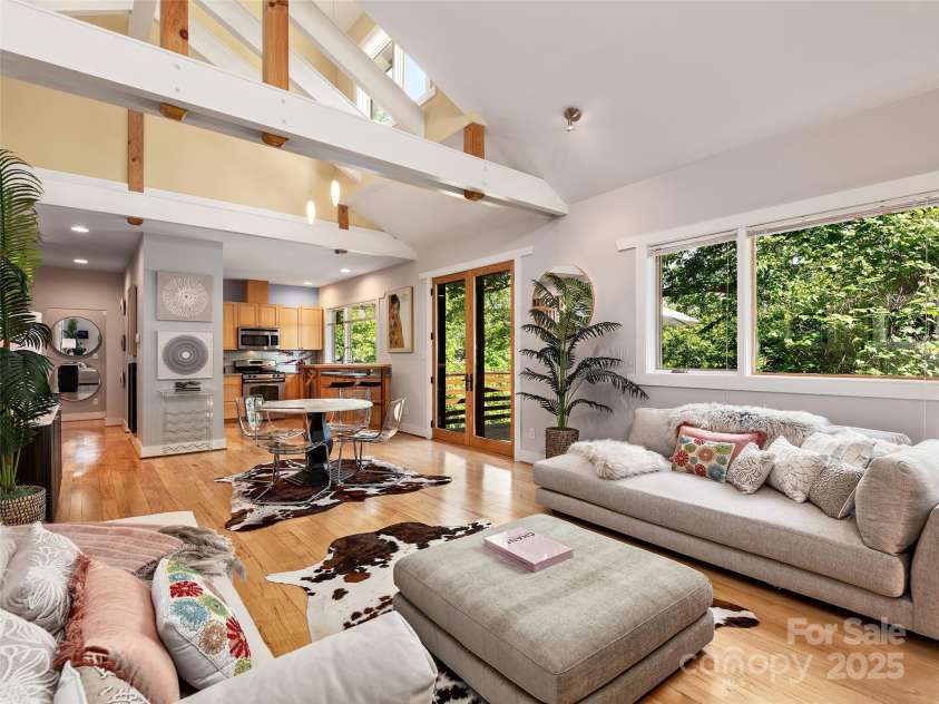 11 Kenilworth Road, Asheville, NC 28803.  MLS# CAR4257131, YatesRealty ID 12525. 