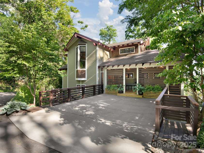 11 Kenilworth Road, Asheville, NC 28803.  MLS# CAR4257131, YatesRealty ID 12525. 