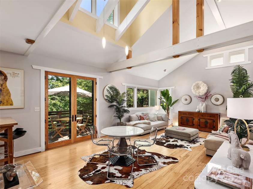 11 Kenilworth Road, Asheville, NC 28803.  MLS# CAR4257131, YatesRealty ID 12525. 