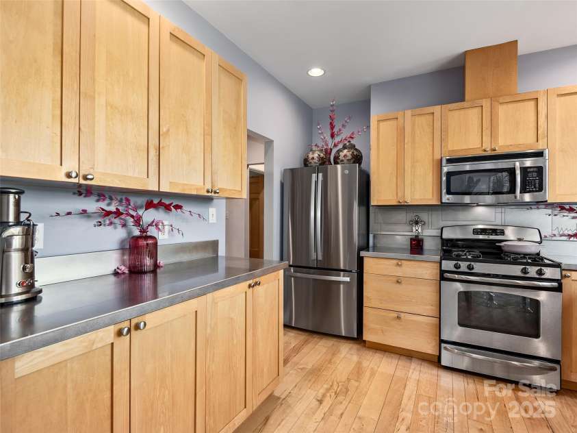 11 Kenilworth Road, Asheville, NC 28803.  MLS# CAR4257131, YatesRealty ID 12525. 