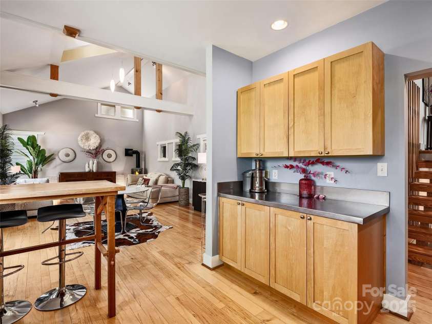 11 Kenilworth Road, Asheville, NC 28803.  MLS# CAR4257131, YatesRealty ID 12525. 