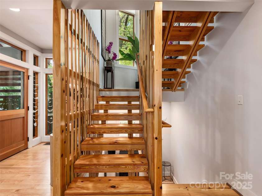 11 Kenilworth Road, Asheville, NC 28803.  MLS# CAR4257131, YatesRealty ID 12525. 