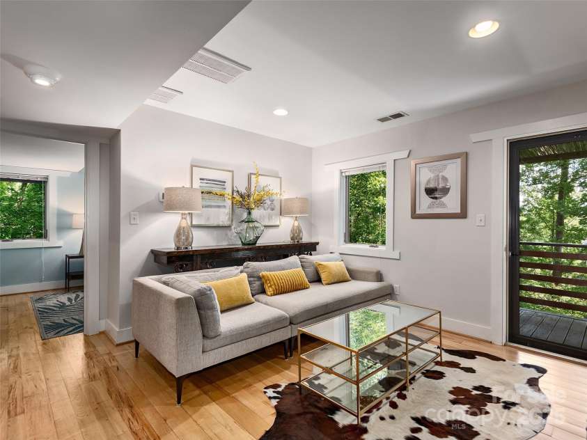 11 Kenilworth Road, Asheville, NC 28803.  MLS# CAR4257131, YatesRealty ID 12525. 