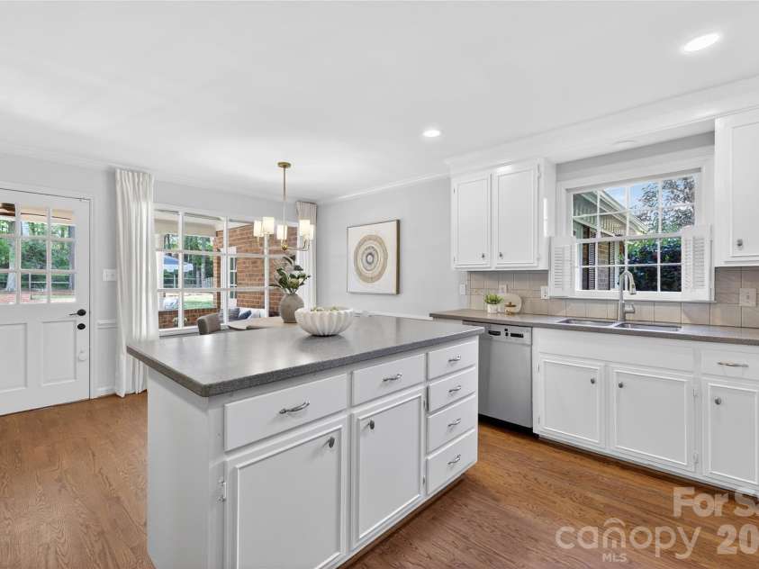3225 Wamath Drive, Charlotte, NC 28210.  MLS# CAR4369793, YatesRealty ID 12525. 