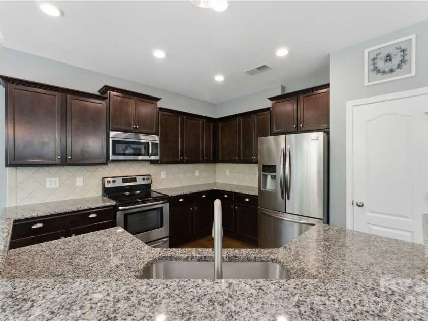 1274 Hideaway Gulch Drive, Fort Mill, SC 29715.  MLS# CAR4368107, YatesRealty ID 12526. 