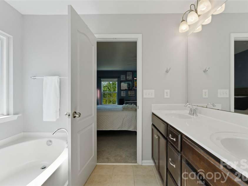1274 Hideaway Gulch Drive, Fort Mill, SC 29715.  MLS# CAR4368107, YatesRealty ID 12526. 