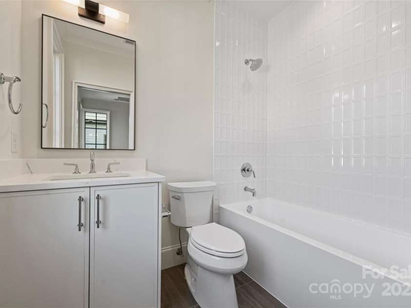 238 Laurel Avenue, Charlotte, NC 28207.  MLS# CAR4229024, YatesRealty ID 12526. Connected Bath (2nd Bd)