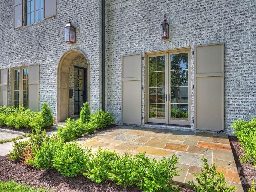 238 Laurel Avenue, Charlotte, NC 28207.  MLS# CAR4229024, YatesRealty ID 12526. Front Patio