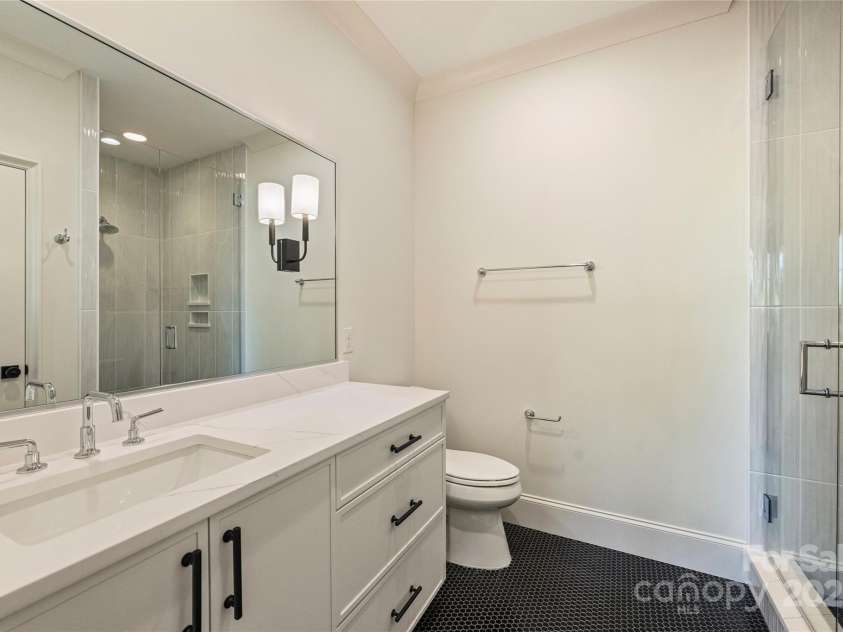 238 Laurel Avenue, Charlotte, NC 28207.  MLS# CAR4229024, YatesRealty ID 12526. Full bath for Loft and upper porch