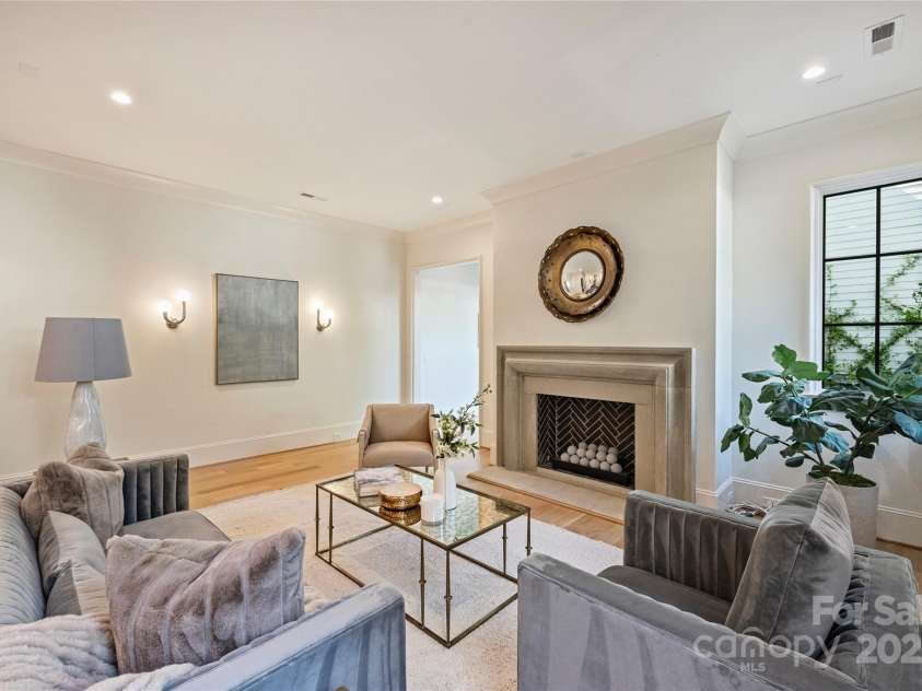 238 Laurel Avenue, Charlotte, NC 28207.  MLS# CAR4229024, YatesRealty ID 12526. Living Room