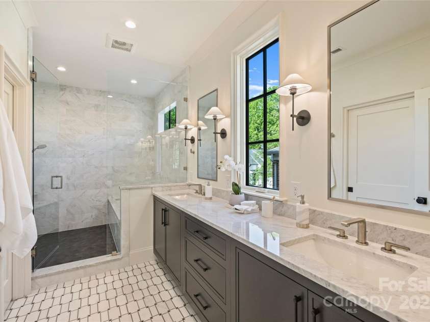 238 Laurel Avenue, Charlotte, NC 28207.  MLS# CAR4229024, YatesRealty ID 12526. Primary Bath