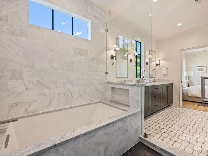 238 Laurel Avenue, Charlotte, NC 28207.  MLS# CAR4229024, YatesRealty ID 12526. Primary Bath