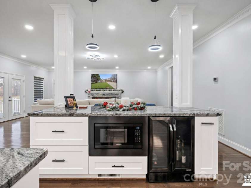 3670 9th Street Drive, Hickory, NC 28601.  MLS# CAR4330320, YatesRealty ID 12528. 