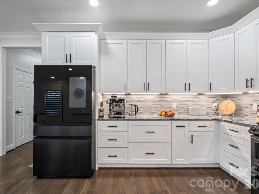 3670 9th Street Drive, Hickory, NC 28601.  MLS# CAR4330320, YatesRealty ID 12528. 