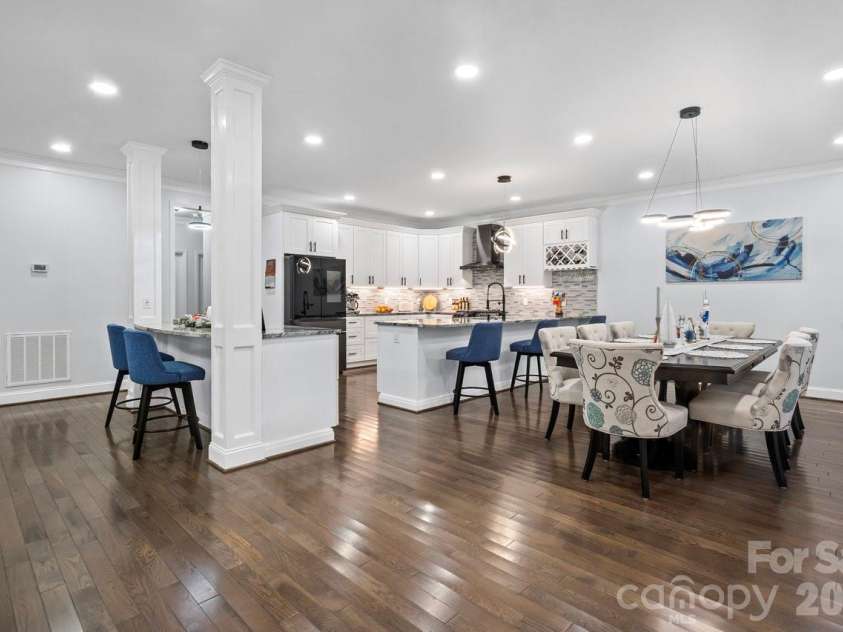 3670 9th Street Drive, Hickory, NC 28601.  MLS# CAR4330320, YatesRealty ID 12528. 