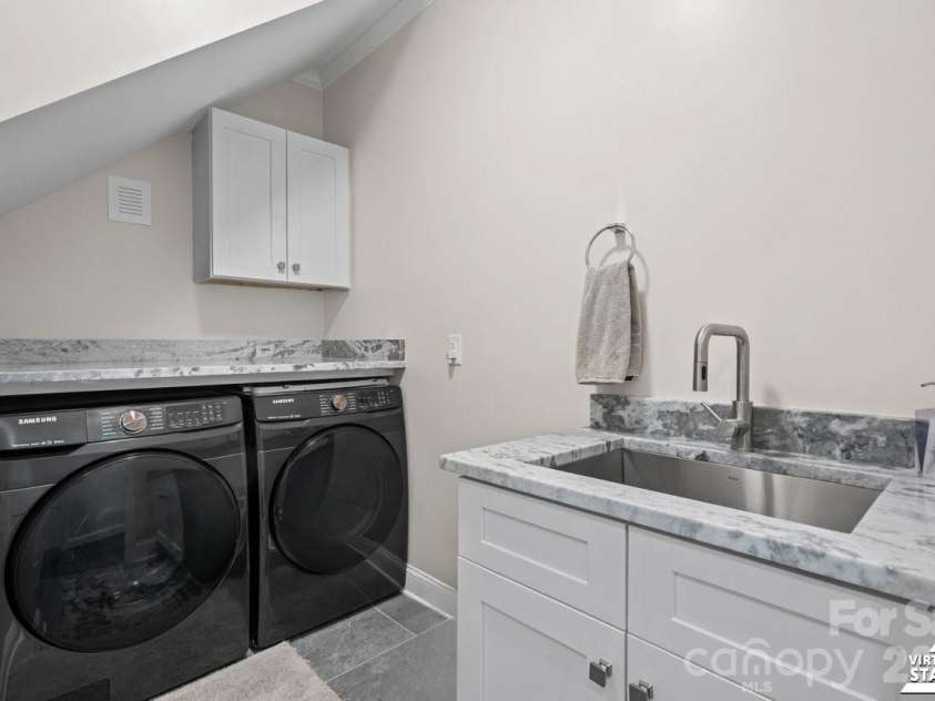 3670 9th Street Drive, Hickory, NC 28601.  MLS# CAR4330320, YatesRealty ID 12528. 