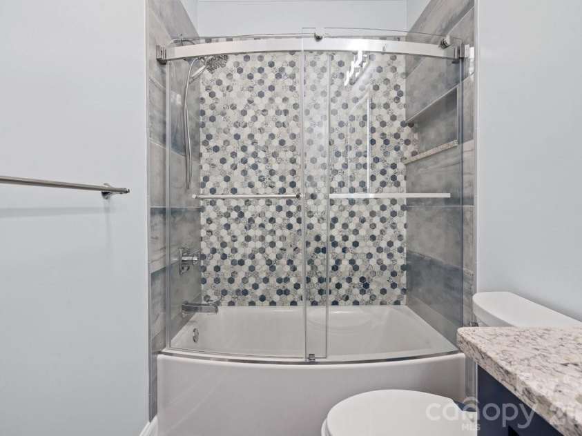 3670 9th Street Drive, Hickory, NC 28601.  MLS# CAR4330320, YatesRealty ID 12528. 