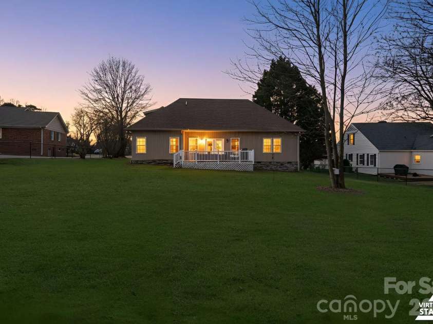 3670 9th Street Drive, Hickory, NC 28601.  MLS# CAR4330320, YatesRealty ID 12528. 