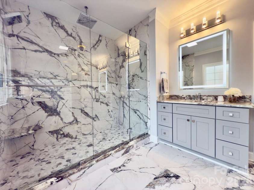 3670 9th Street Drive, Hickory, NC 28601.  MLS# CAR4330320, YatesRealty ID 12528. Quality fixtures and no detail left undone... true craftsmanship