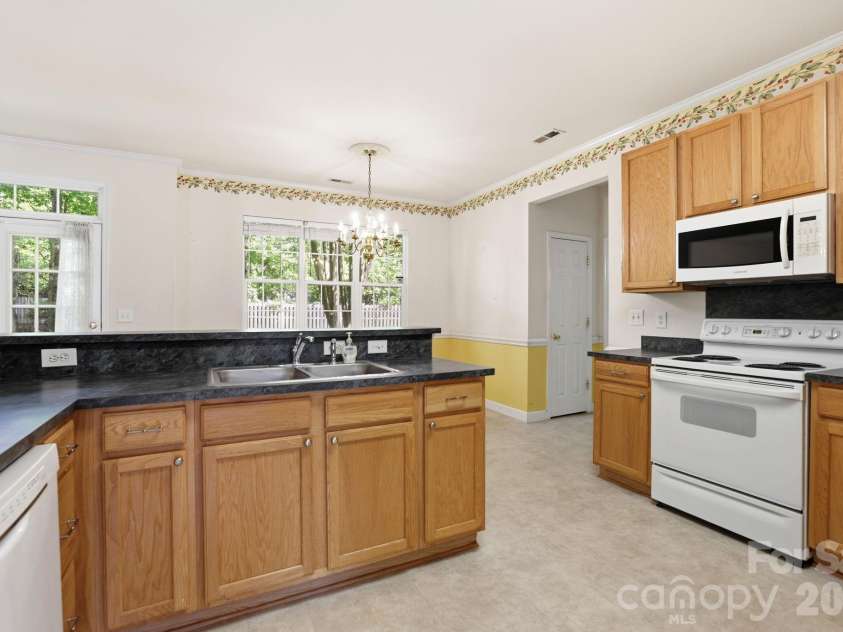 3916 Grace Court, Indian Trail, NC 28079.  MLS# CAR4367122, YatesRealty ID 12529. Kitchen