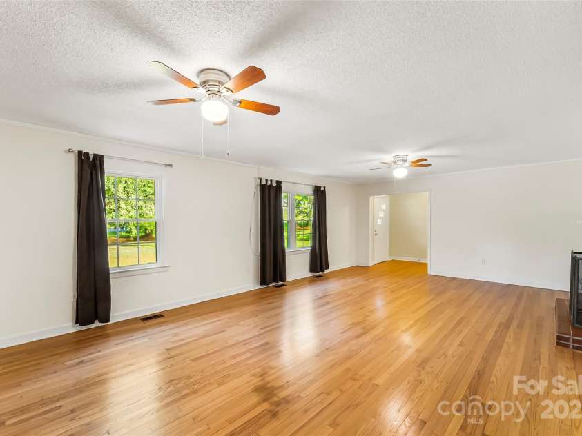 5325 US 70 Highway, Marion, NC 28752.  MLS# CAR4305207, YatesRealty ID 1253. 