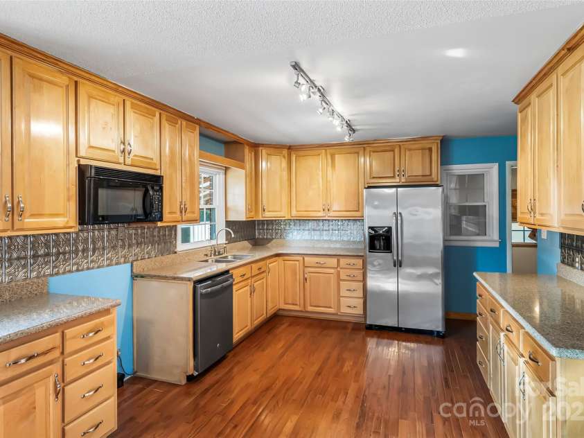 5325 US 70 Highway, Marion, NC 28752.  MLS# CAR4305207, YatesRealty ID 1253. 