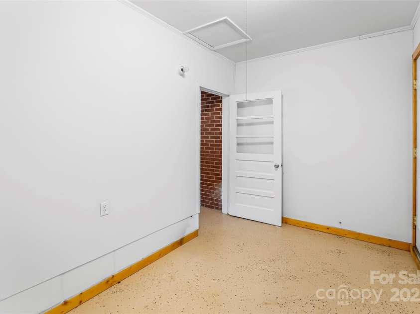 5325 US 70 Highway, Marion, NC 28752.  MLS# CAR4305207, YatesRealty ID 1253. 