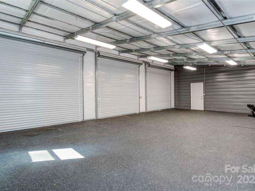 89 Flynn Branch Road, Asheville, NC 28804.  MLS# CAR4198196, YatesRealty ID 12530. 3 bay garage