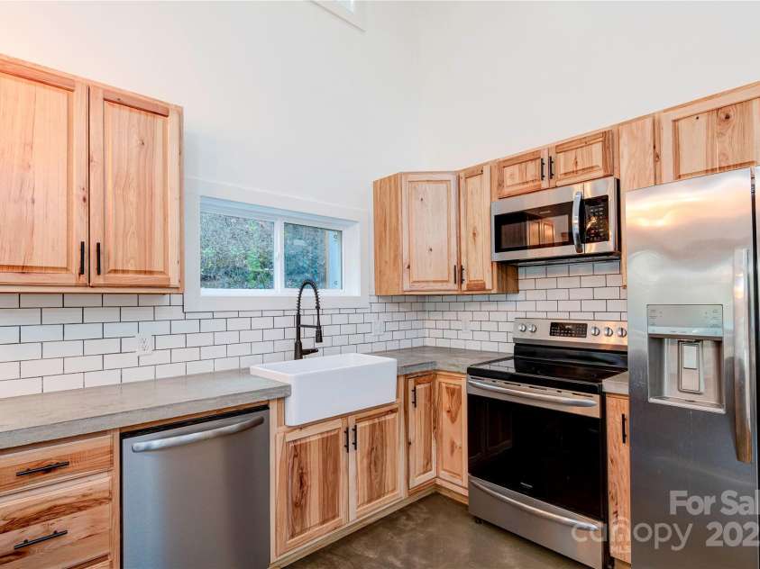 89 Flynn Branch Road, Asheville, NC 28804.  MLS# CAR4198196, YatesRealty ID 12530. 