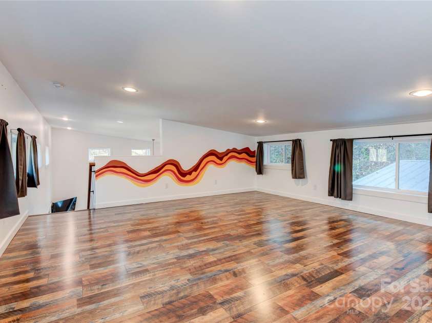 89 Flynn Branch Road, Asheville, NC 28804.  MLS# CAR4198196, YatesRealty ID 12530. 