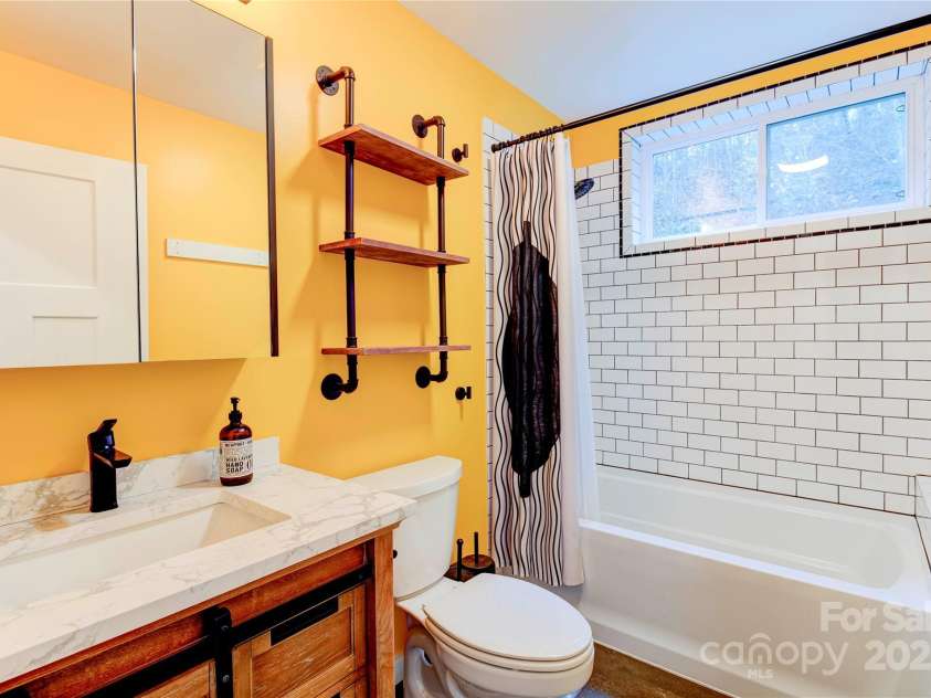 89 Flynn Branch Road, Asheville, NC 28804.  MLS# CAR4198196, YatesRealty ID 12530. Cheery bright bathroom