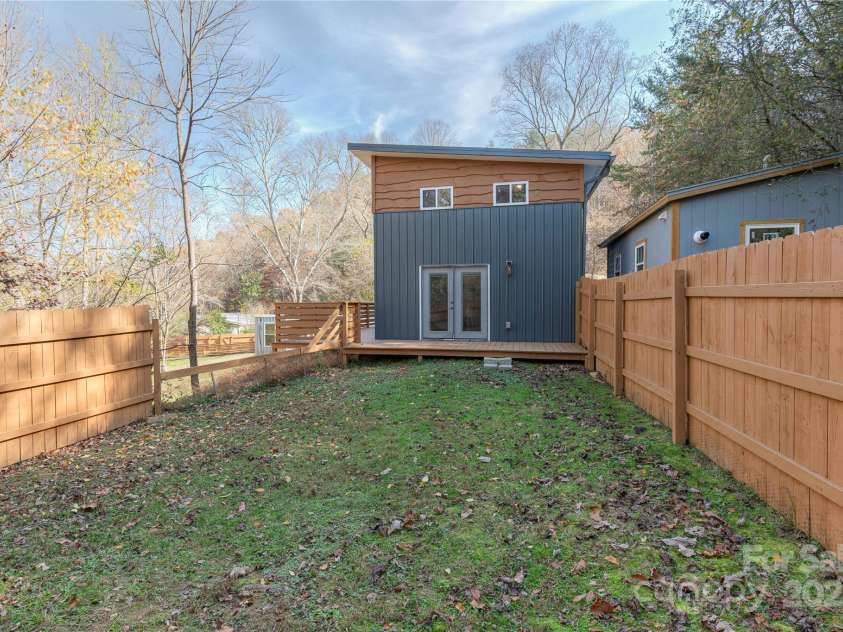 89 Flynn Branch Road, Asheville, NC 28804.  MLS# CAR4198196, YatesRealty ID 12530. Large fenced in backyard