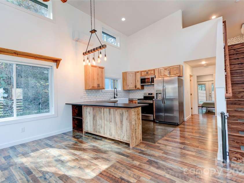 89 Flynn Branch Road, Asheville, NC 28804.  MLS# CAR4198196, YatesRealty ID 12530. Living/kitchen