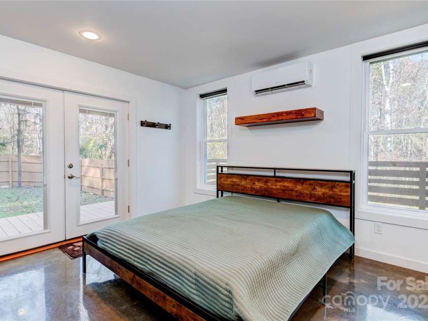 89 Flynn Branch Road, Asheville, NC 28804.  MLS# CAR4198196, YatesRealty ID 12530. Main floor bedroom