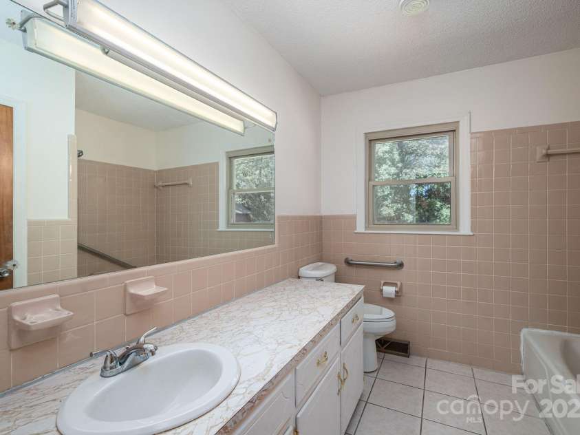 215 Suncrest Road, Cherryville, NC 28021.  MLS# CAR4311132, YatesRealty ID 12532. Bathroom